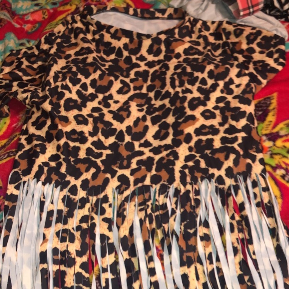 Cute detail cheetah print top